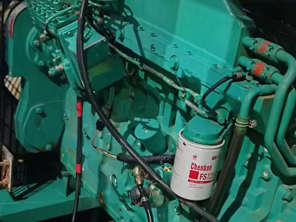 黎母山镇如何确定新的发电机组控制系统是否与原系统兼容？