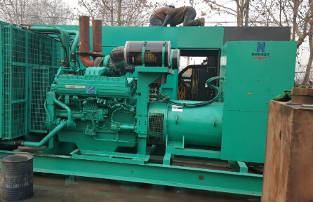 黎母山镇发电机组如何判断水冷式机油散热器内部是否需要清洗？